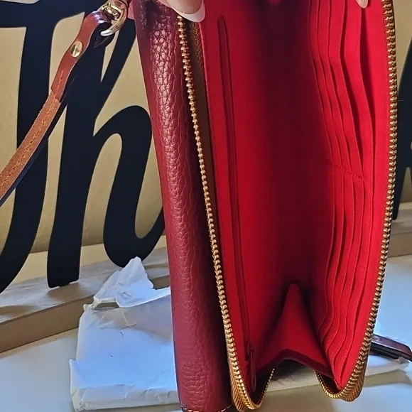 *SALE* - DOONEY & BOURKE Crossbody Wallet - Burgandy - EUC - Picture 5 of 5